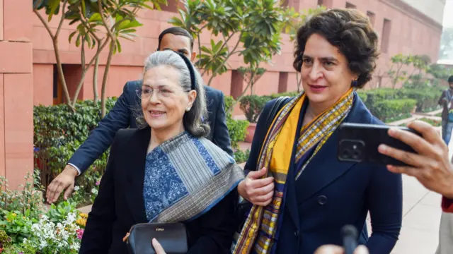 प्रियंका गांधी, सोनिया गांधी