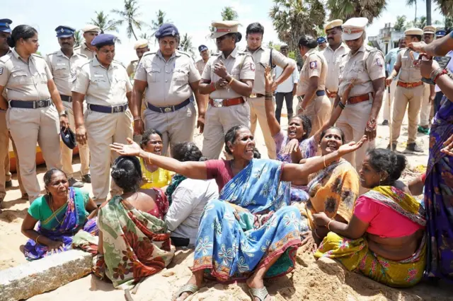 கோட்டக்குப்பம் – நடுக்குப்பம் இடுகாடு நிலப் பிரச்னையில் என்ன நடக்கிறது?