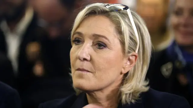 उजव्या विचारसरणीच्या नेत्या ला पेन