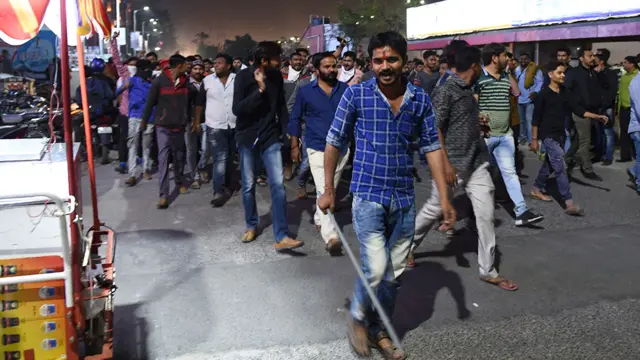 પદ્માવતનો વિરોધ કરી રહેલું ટોળું