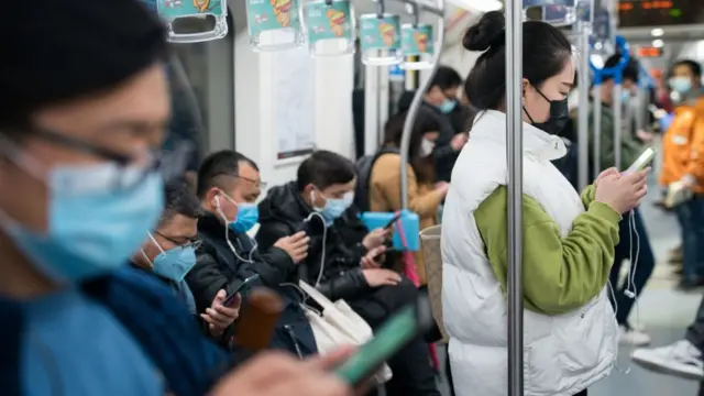 люди в метро