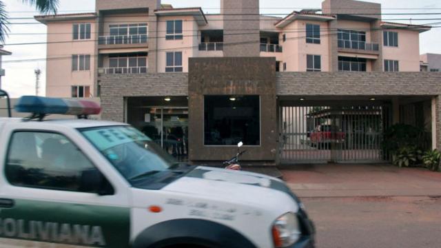 Um carro da políciacupom de desconto blaze apostasfrente à casa da ex-presidentecupom de desconto blaze apostasexercício boliviana, Jeannine Anez
