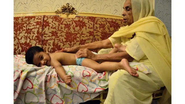 الزيوت المستخدمة في التدليك قد تساعد أيضا على تحسين ميكروبيوم بشرة الأطفال الصغار