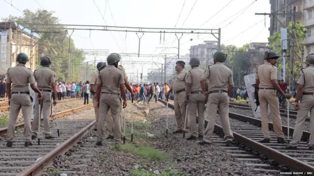 रेलरोकोदरम्यान पोलिसांचा बंदोबस्त