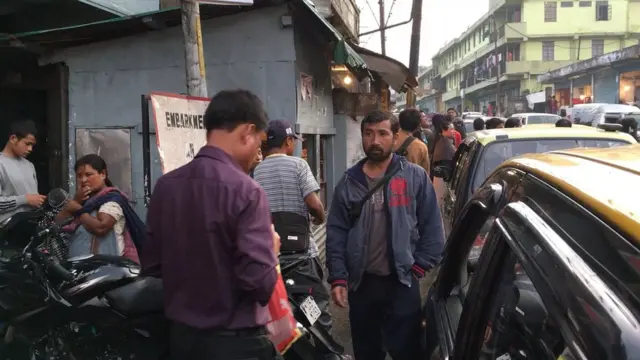 लाजोफार शिलांग जाकर बीफ़ डिलीवरी करते हैं