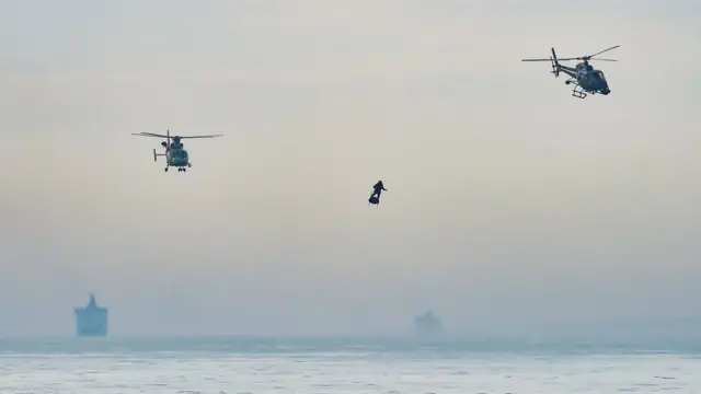 তাকে পাহারা দিচ্ছে হেলিকপ্টার।