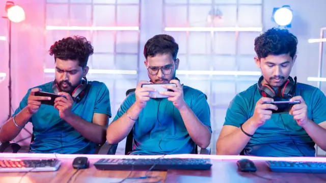 ఆన్‌లైన్ గేమింగ్‌ను ఈ కాలం యువత కెరీర్‌గా కూడా మలుచుకుంటున్నారు