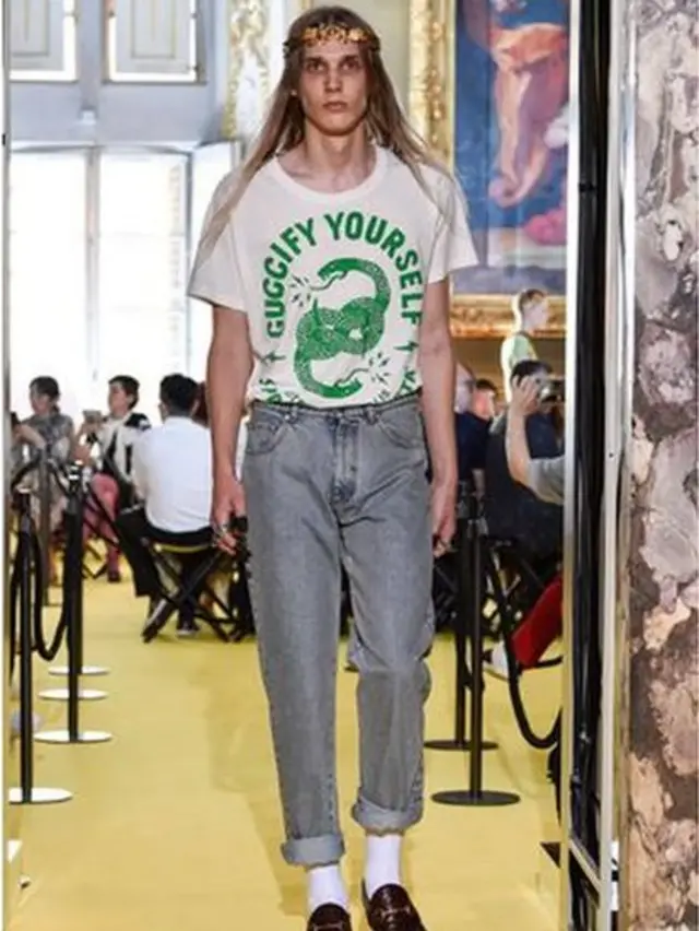 古驰2018有争议新款T恤，被新西兰艺术家指控抄袭。