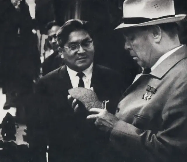 КПСС БКнын генералдык секретары Леонид Ильич Брежнев менен Кыргыз ССРинин КП БКнын биринчи катчысы Турдакун Усубалиев.