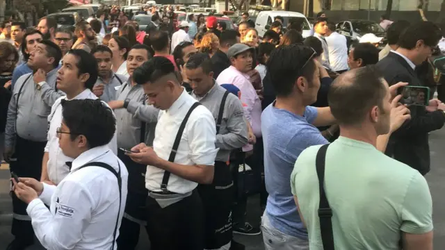 Habitantes de Ciudad de México en las calles