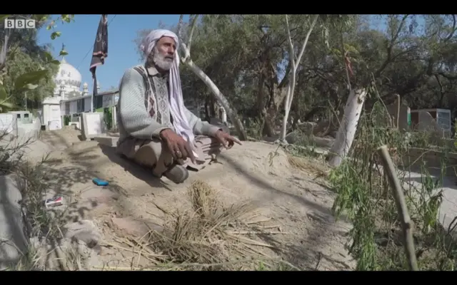 منتظم شوکت علی شاه وايي، مشرانو یې وصیت کړی، چې هېچا ته به د مړي له خښولو انکار نه کوئ.