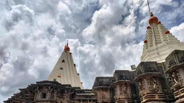 కొల్లాపూర్ మహాలక్ష్మి - అంబాబాయి ఆలయం