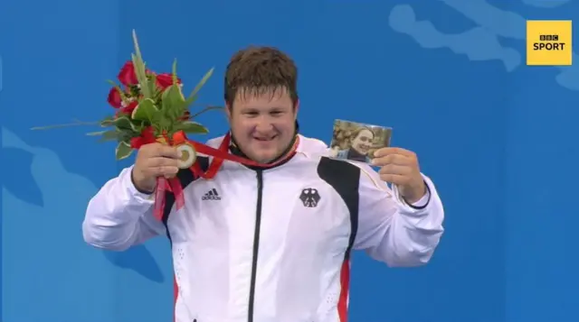 ماتیاس اشتاینر پس از مرگ همسرش، برنده مدال طلای وزنه‌برداری شد