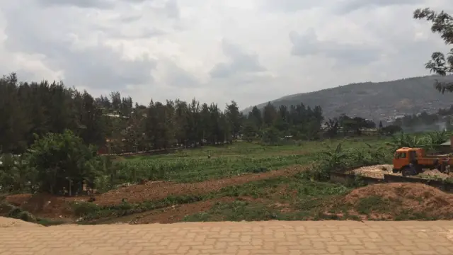 Leta y'U Rwanda yatangiye gufunga mu kivunge ibikorwa byiganjemo iby'ubucuruzi biri ku butaka bufatwa nk'ibishanga.