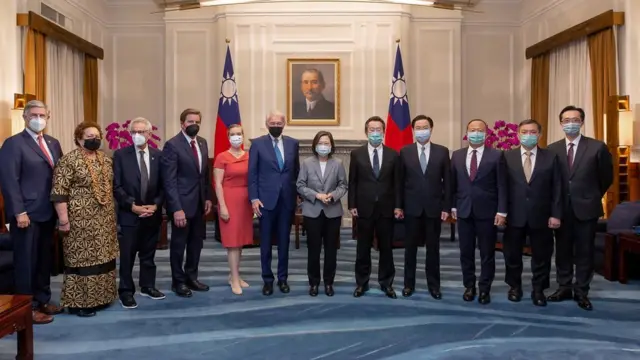 الوفد الأمريكي مع الرئيسة