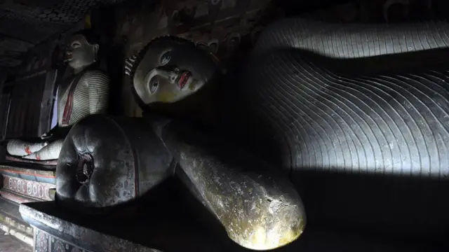 දඹුලු ලෙන් විහාරය