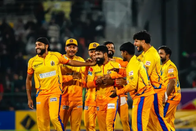 दीपेन्द्रसिंह ऐरी र सुदूरपश्चिम रोयल्सका अन्य खेलाडीहरू