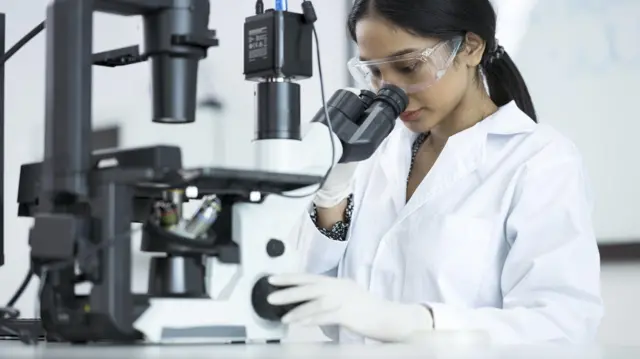 ল্যাব পরীক্ষা।