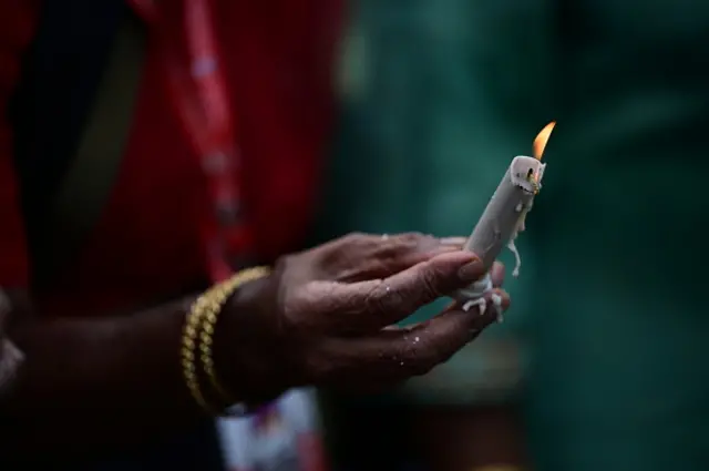 အမျိုသမီးတွေနဲ့ ဆင့်ကြ အမြတ်ထုတ်ခံရမှုတွေ