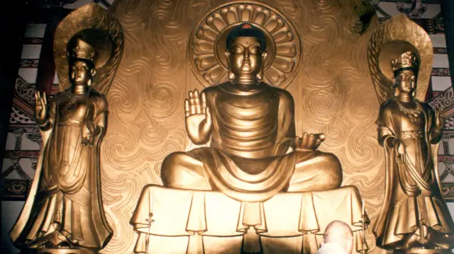 උතුරු කොරියාවේ ම්යෝහ්යැං කඳුවැටියේ පිහිටි බෝයොන්සා විහාරස්ථානයේ ඇති බුද්ධ ප්‍රතිමාවක්