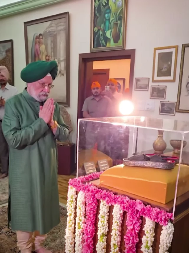 ਹਰਦੀਪ ਪੂਰੀ ਮੁਤਾਬਕ, ਉਨ੍ਹਾਂ ਦਾ ਪਰਿਵਾਰ ਪਿਛਲੇ 300 ਸਾਲ ਤੋਂ ਜੋੜੇ ਸਾਹਿਬ ਦੀ ਸੇਵਾ ਵਿੱਚ ਹੈ