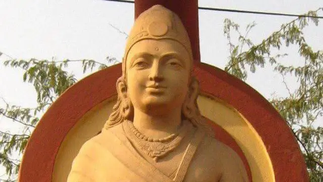 சந்திரகுப்த மெளரியரின் உருவச்சிலை 