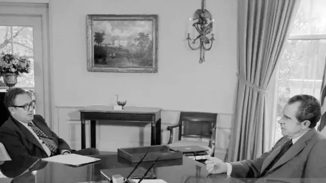 Kissinger na Nixon wakiwa Ikulu ya White House