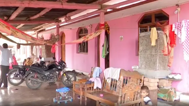 తెలంగాణ, మహారాష్ట్ర సరిహద్దులోని ఇల్లు