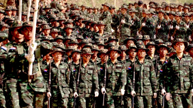 Upacara wisuda yang diselenggarakan KNDF untuk tentara baru.