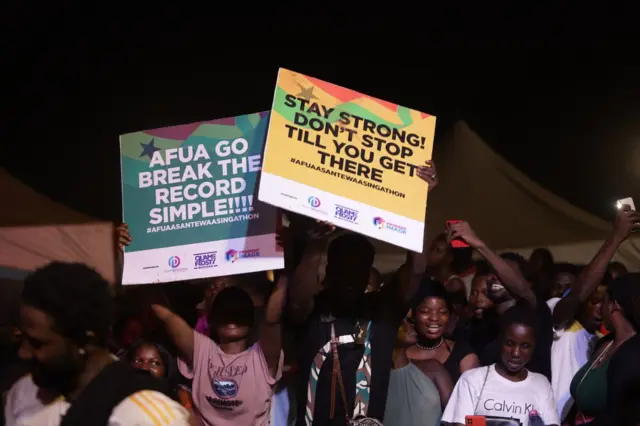 Fans dey hail Afua