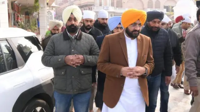 ਹਾਲ ਹੀ ਵਿੱਚ ਆਮ ਆਦਮੀ ਪਾਰਟੀ ਦੇ ਆਗੂ ਤਰੁਣਪ੍ਰੀਤ ਸਿੰਘ ਸੌਂਧ ਅਕਾਲ ਤਖ਼ਤ ਅੱਗੇ ਪੇਸ਼ ਹੋਏ