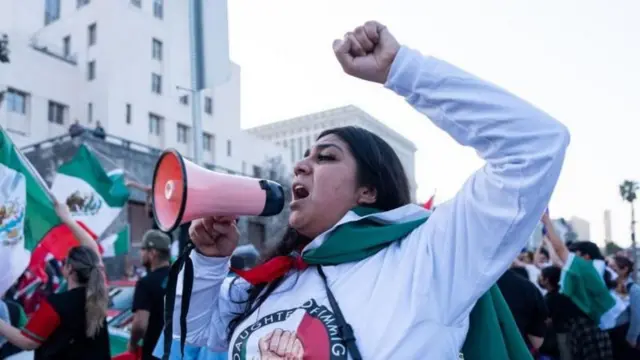 ਟਰੰਪ ਦੀ ਇੰਮੀਗ੍ਰੇਸ਼ਨ ਸਬੰਧੀ ਨੀਤੀ ਨੂੰ ਲੈ ਕੇ ਅਮਰੀਕਾ ਵਿੱਚ ਕਈ ਥਾਵਾਂ 'ਤੇ ਵਿਰੋਧ ਪ੍ਰਦਰਸ਼ਨ ਹੋਏ।