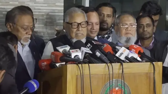 প্রধান নির্বাচন কমিশনারের সঙ্গে বৈঠক শেষে সংবাদ সম্মেলন করে বিএনপির প্রতিনিধি দল 