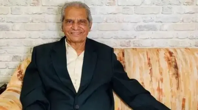 مادوکار زنده واقعی در حال لبخند زدن