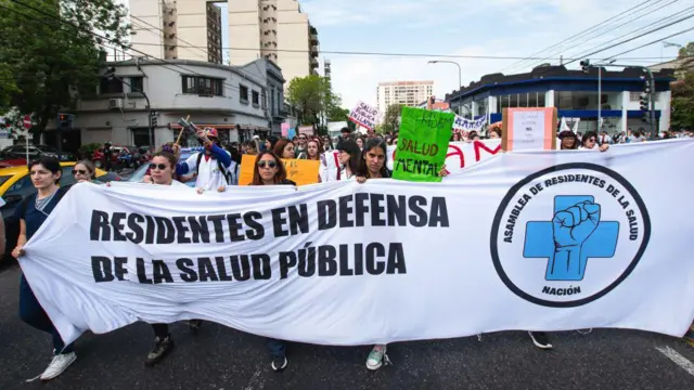 Marcha en 2024 en defensa de la salud pública. 