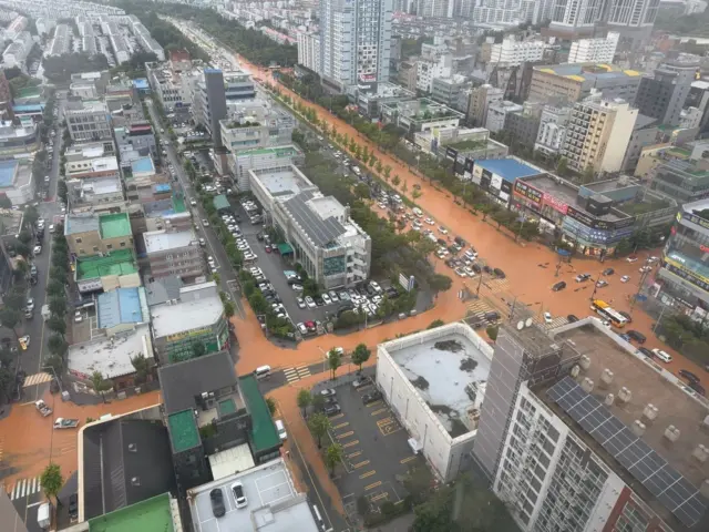 침수된 광주 광산구 첨단사거리의 모습