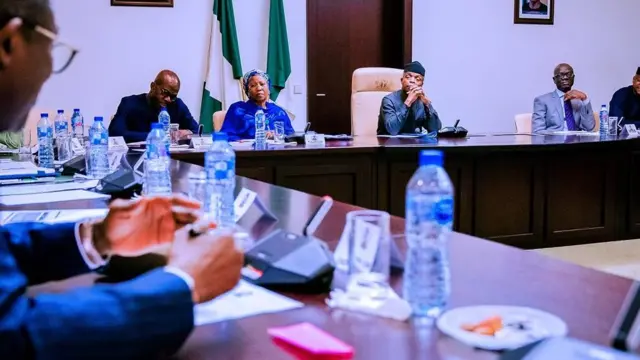 Prof Yemi Osinbajo and oda goment officials sidon for meeting