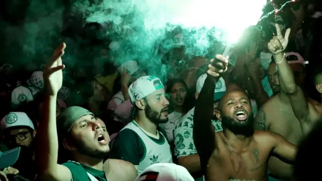 Fanáticos del Palmeiras celebran