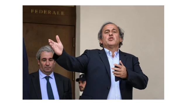 Мишель Платини перед зданием суда в швейцарской Беллинцоне