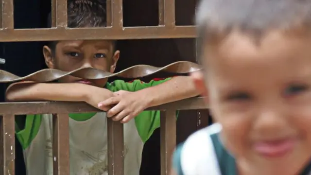 Niño encerrado (Foto: Henner Vieras)