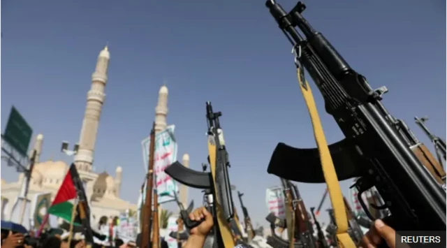 Taliska Dhexe ee Maraykanka ayaa ku dhawaaqay inay burburiyeen laba doonyood oo ay wateen Xuutiyiintu, diyaarad aan duuliye lahayn dul maraysay Badda Cas 24-kii saac ee la soo dhaafay.