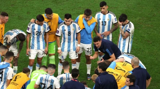 scaloni team meeting