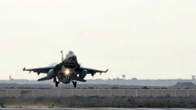 The Egyptian army uses American F-16 fighters