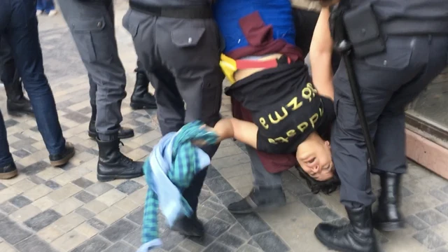 Qadına şiddətə yox yürüşü