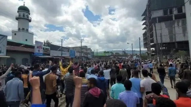 የመስጂዶችን መፍረስ በመቃወም ባለፈው ሳምንት ተቃውሞ ያሰሙ ሙስሊም ምዕመናን 