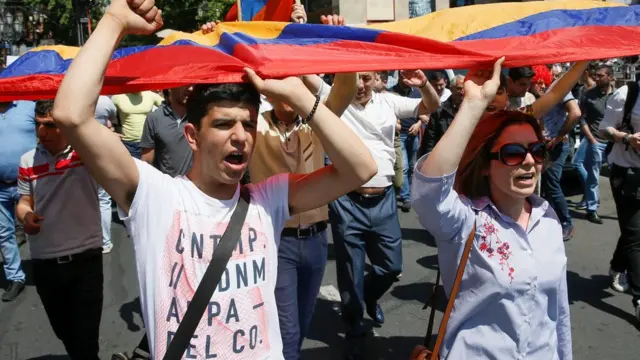 المعارضة تقول إنها سترشح زعيمها لرئاسة الوزراء