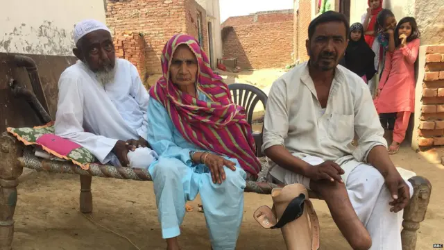 लियाकत यांना दंगलीत पाय गमवावा लागला.