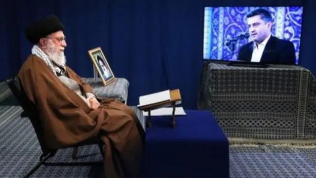 از زمان شیوع ویروس کرونا در ایران آیت الله خامنه ای تمام برنامه های عمومی خود را لغو کرده و در میان جمعیت حاضر نشده است