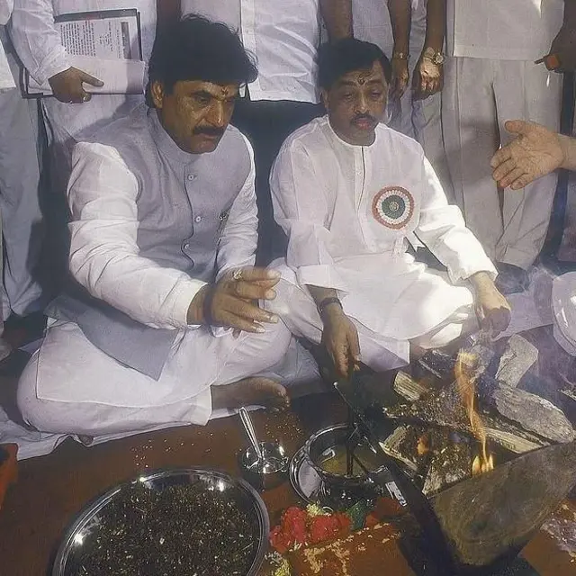 मनोहर जोशी यांच्यानंतर नारायण राणे मुख्यमंत्री झाले.