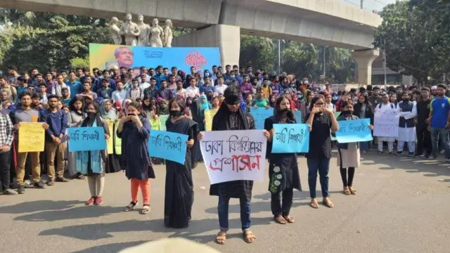  এগার দফা দাবি দিয়েছে শিক্ষার্থীরা। 